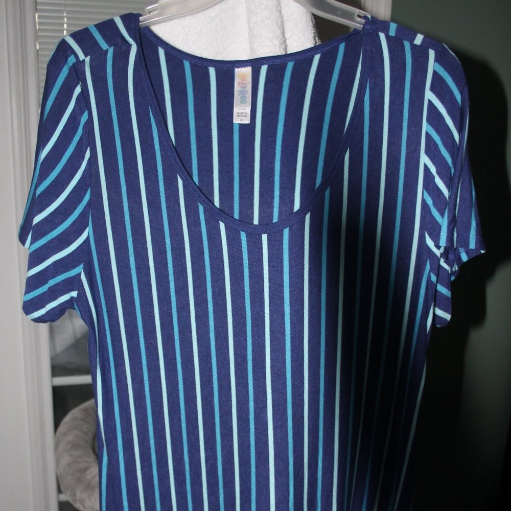 Lularoe Classic T shirt